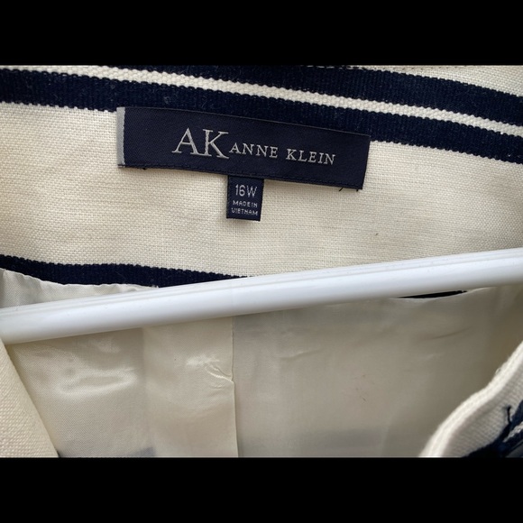 Brand New Anne Klein Stylish Jacket - Picture 5 of 5